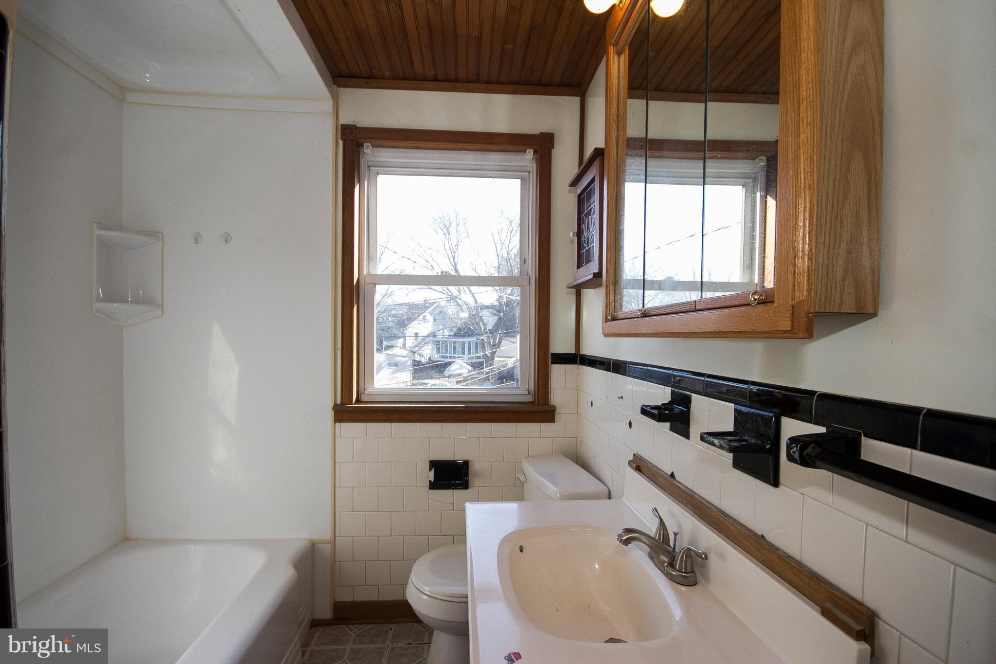 204 Grove Park Road Baltimore, MD 21225 - Photo 22 of 29 Bath