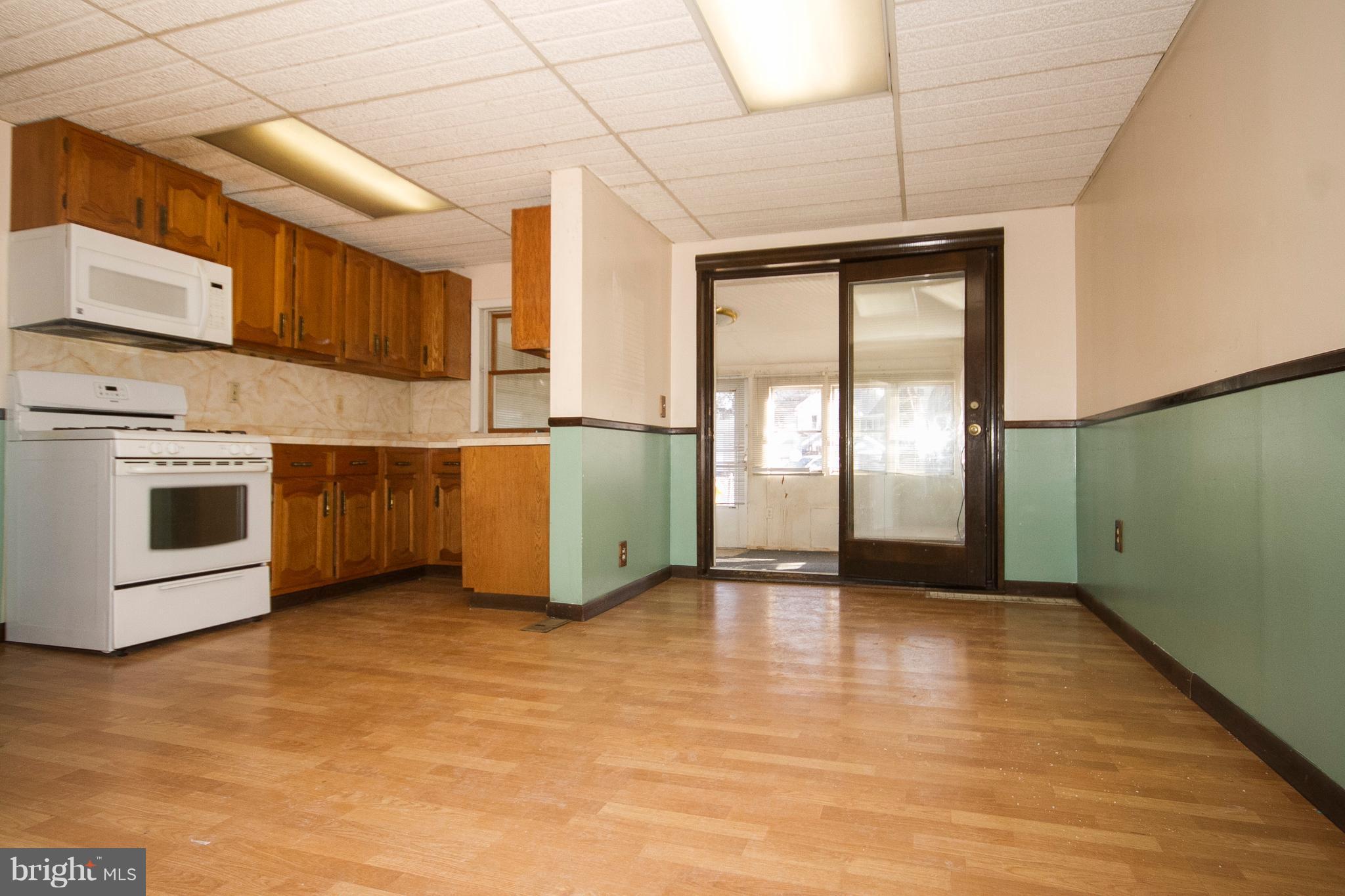 204 Grove Park Road Baltimore, MD 21225 - Photo 4 of 29 Dining Room