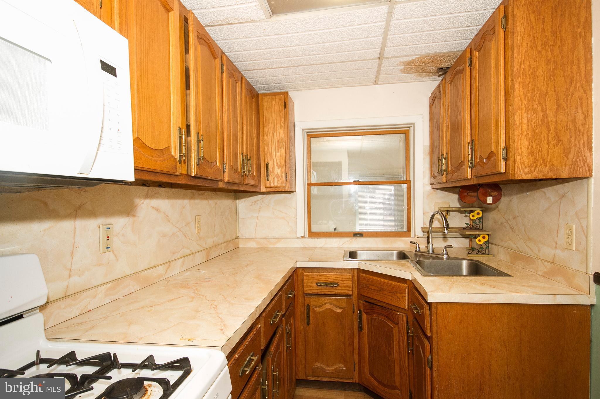 204 Grove Park Road Baltimore, MD 21225 - Photo 5 of 29 Kitchen