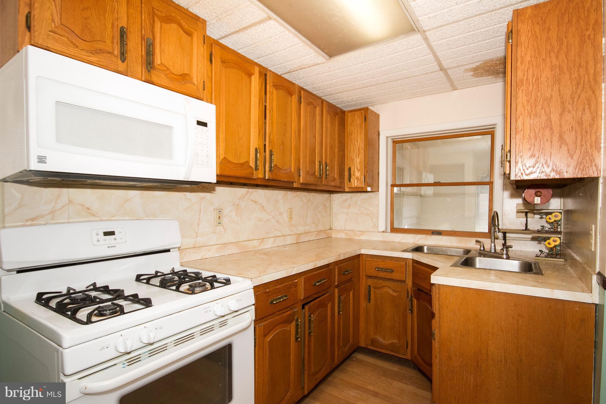 204 Grove Park Road Baltimore, MD 21225 - Photo 6 of 29 Kitchen