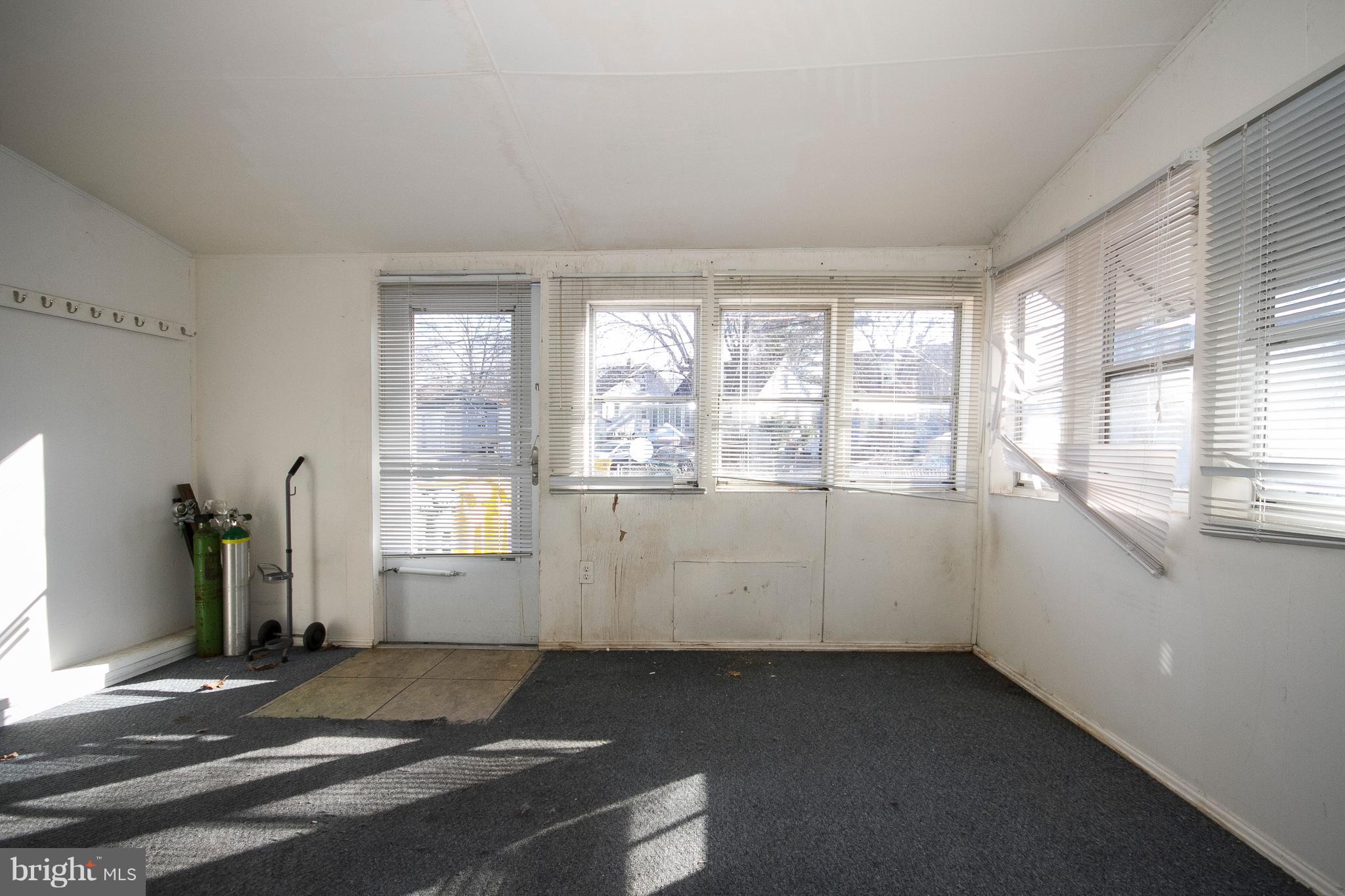 204 Grove Park Road Baltimore, MD 21225 - Photo 8 of 29 Interior (General)