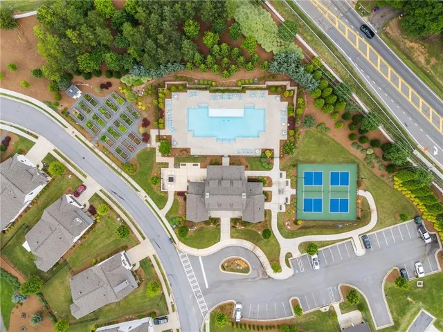 aerial view of a house with swimming pool and furniture