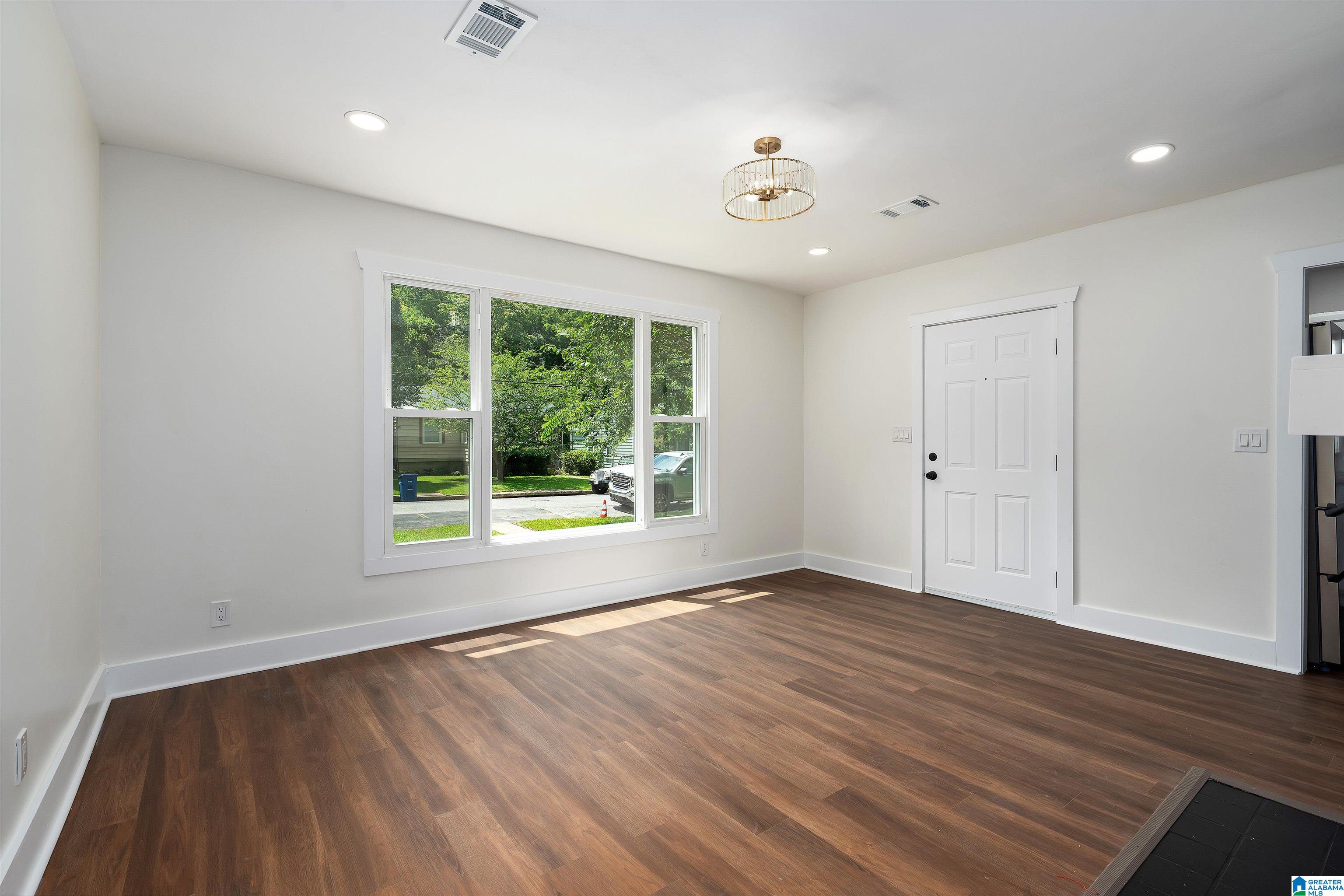 721 47th Way South Birmingham, AL 35222 - Photo 8 of 33