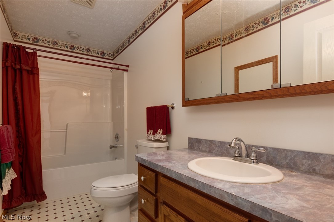 29385 Chardon Road Wickliffe, OH 44092 - Photo 24 of 29 Second full bath