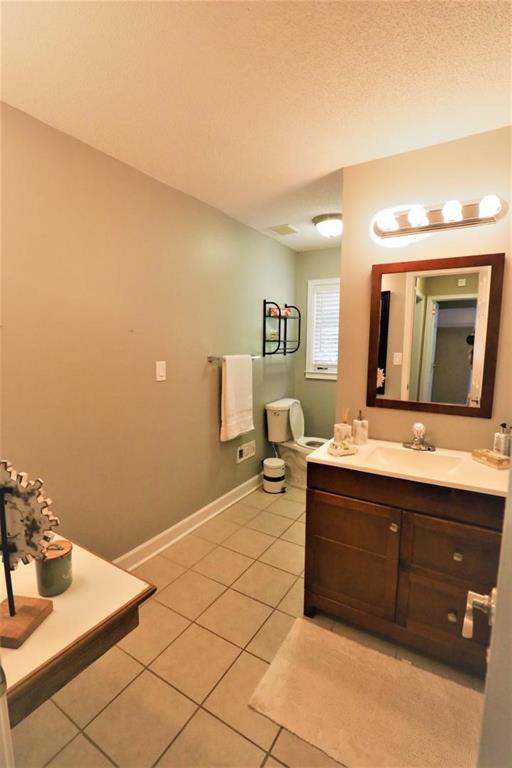 6075 Harleston Road Northeast Sandy Springs, GA 30328 - Photo 11 of 27