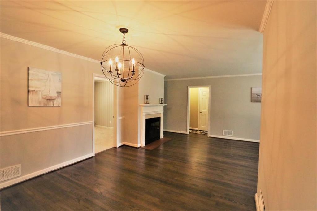 6075 Harleston Road Northeast Sandy Springs, GA 30328 - Photo 4 of 27