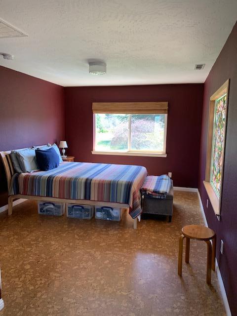 4450 Leonard Road Grants Pass, OR 97527 - Photo 13 of 39 master bedroom