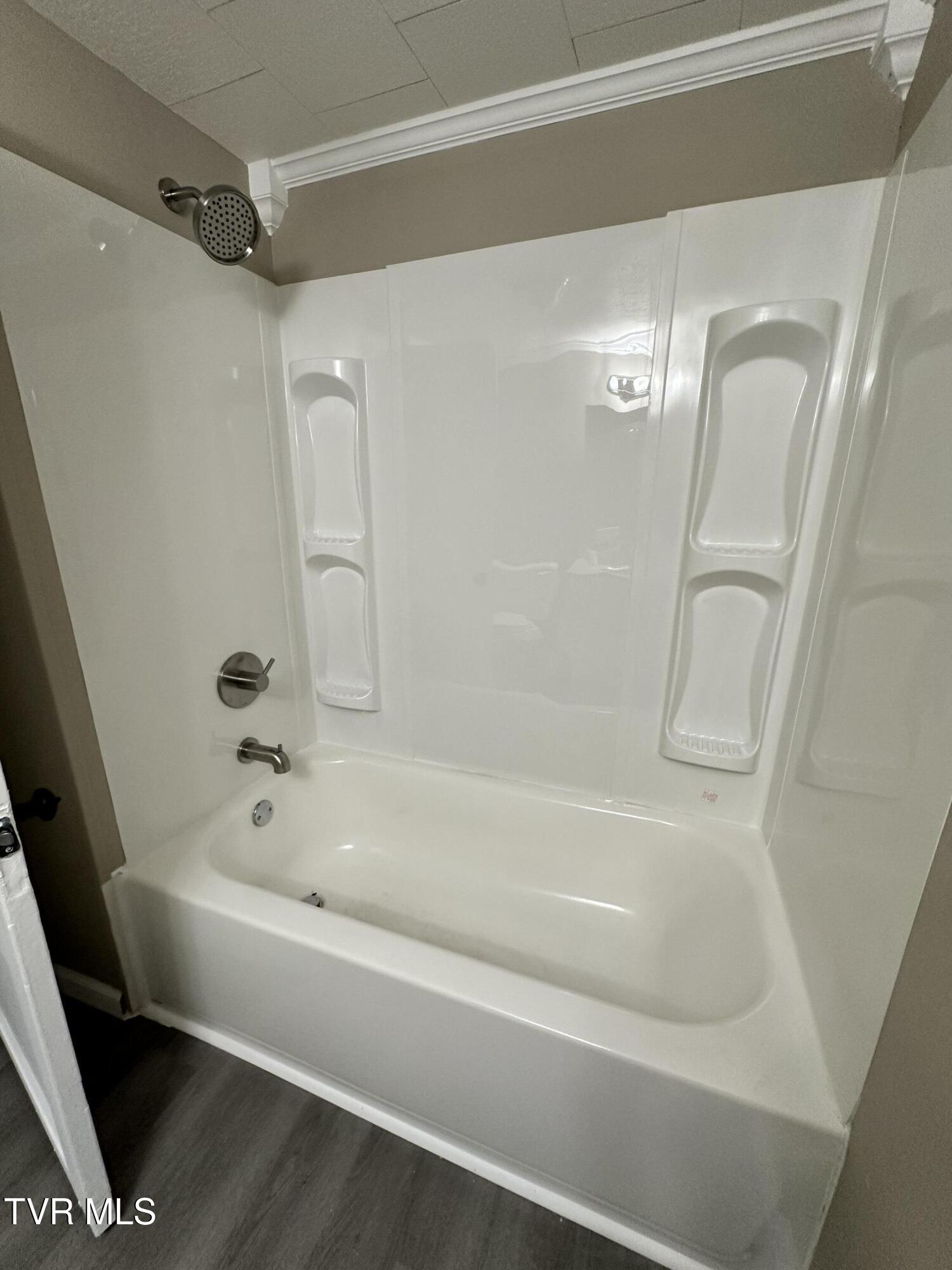 215 Hart Road Elizabethton, TN 37643 - Photo 11 of 18 IMG_2349