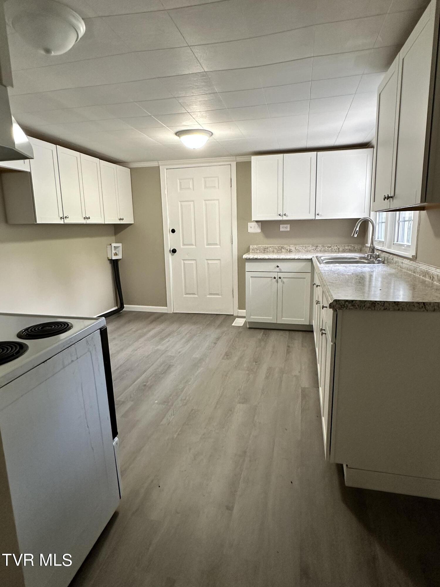 215 Hart Road Elizabethton, TN 37643 - Photo 13 of 18 IMG_2347