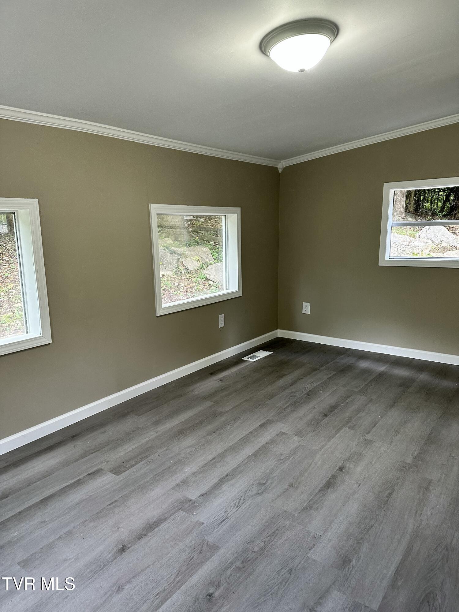 215 Hart Road Elizabethton, TN 37643 - Photo 14 of 18 IMG_2343