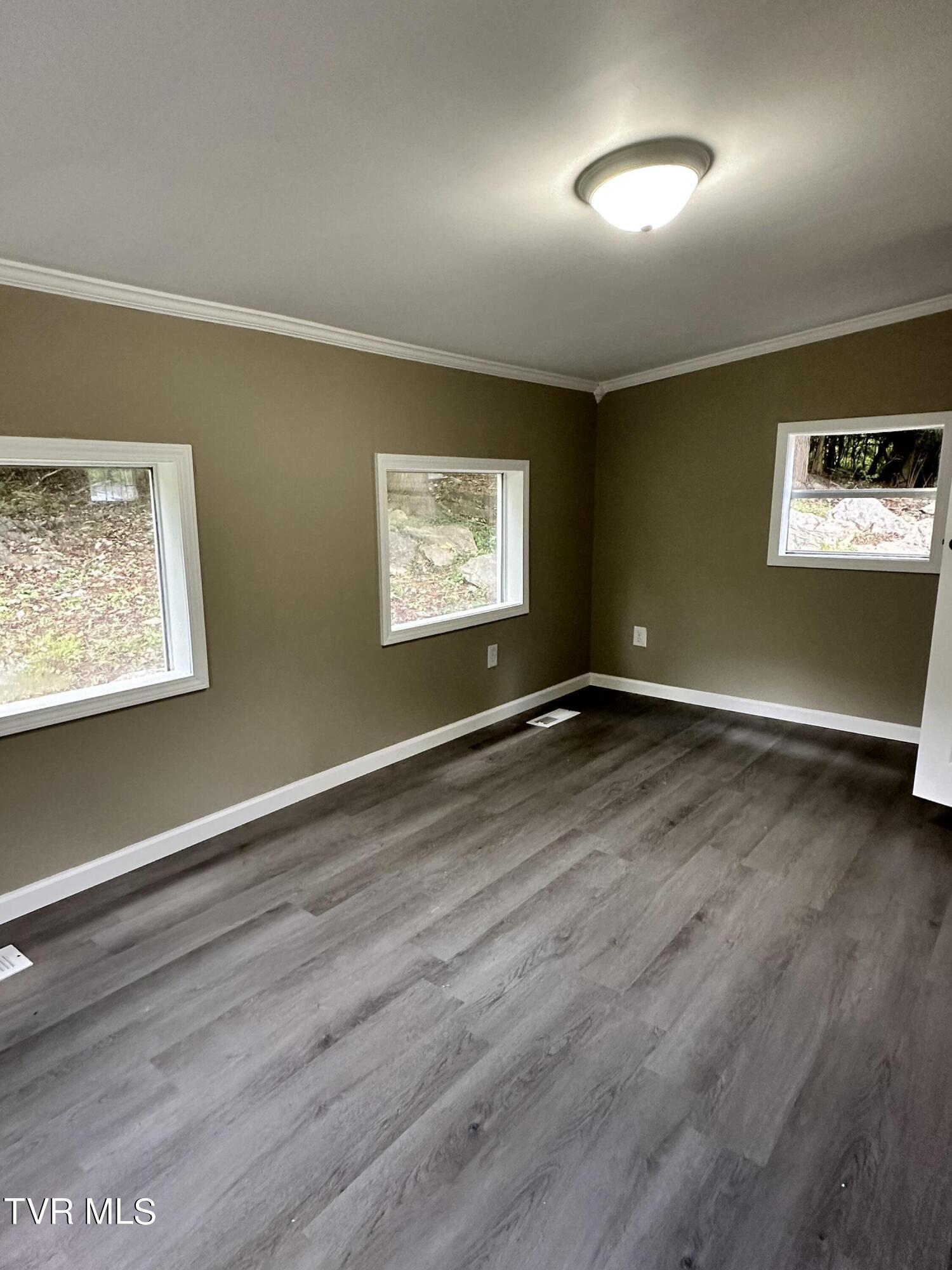 215 Hart Road Elizabethton, TN 37643 - Photo 15 of 18 IMG_2344