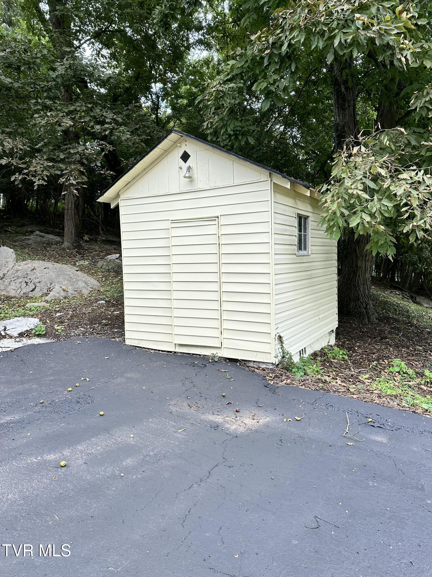 215 Hart Road Elizabethton, TN 37643 - Photo 17 of 18 IMG_2342