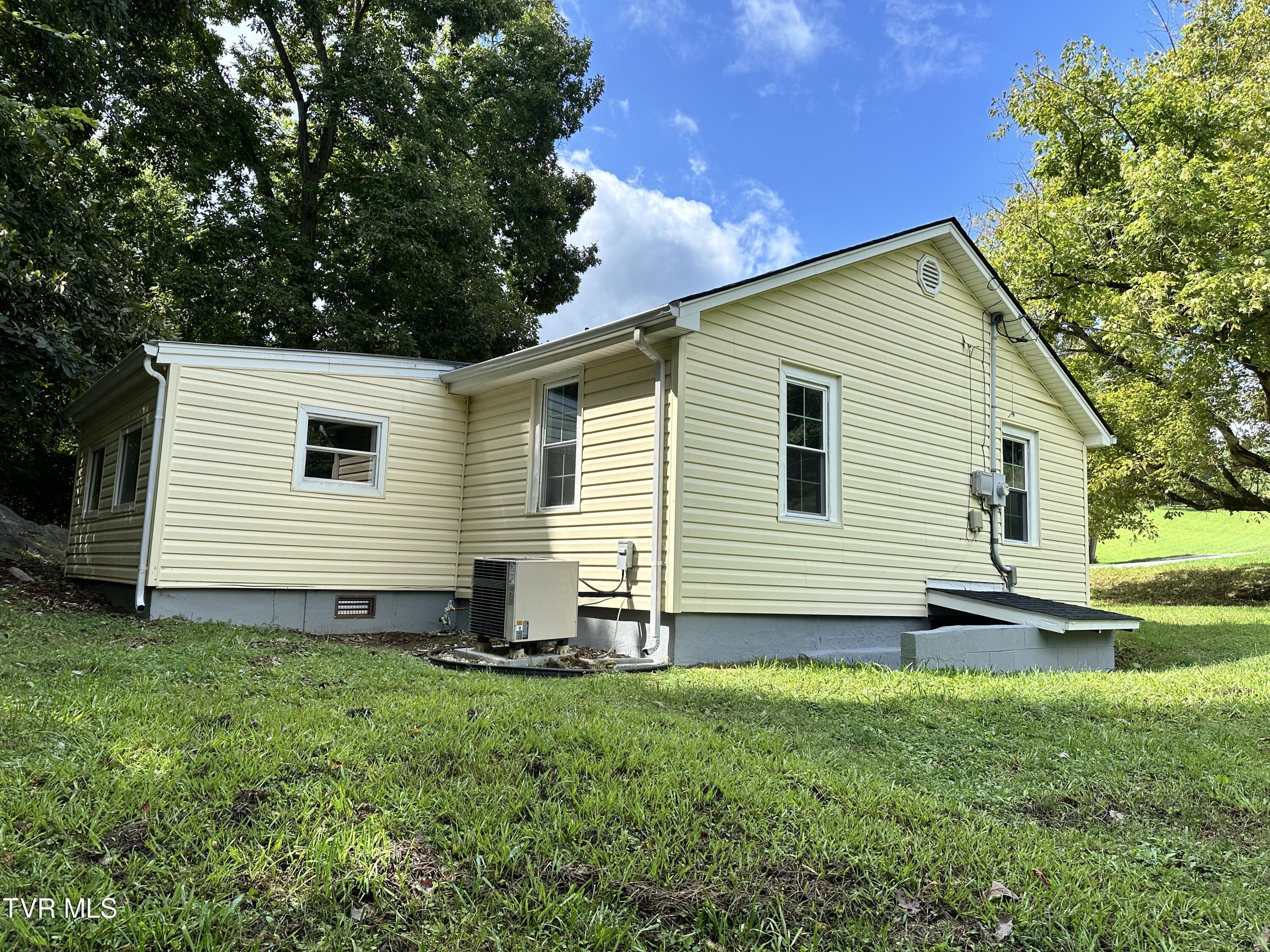 215 Hart Road Elizabethton, TN 37643 - Photo 18 of 18 IMG_2356
