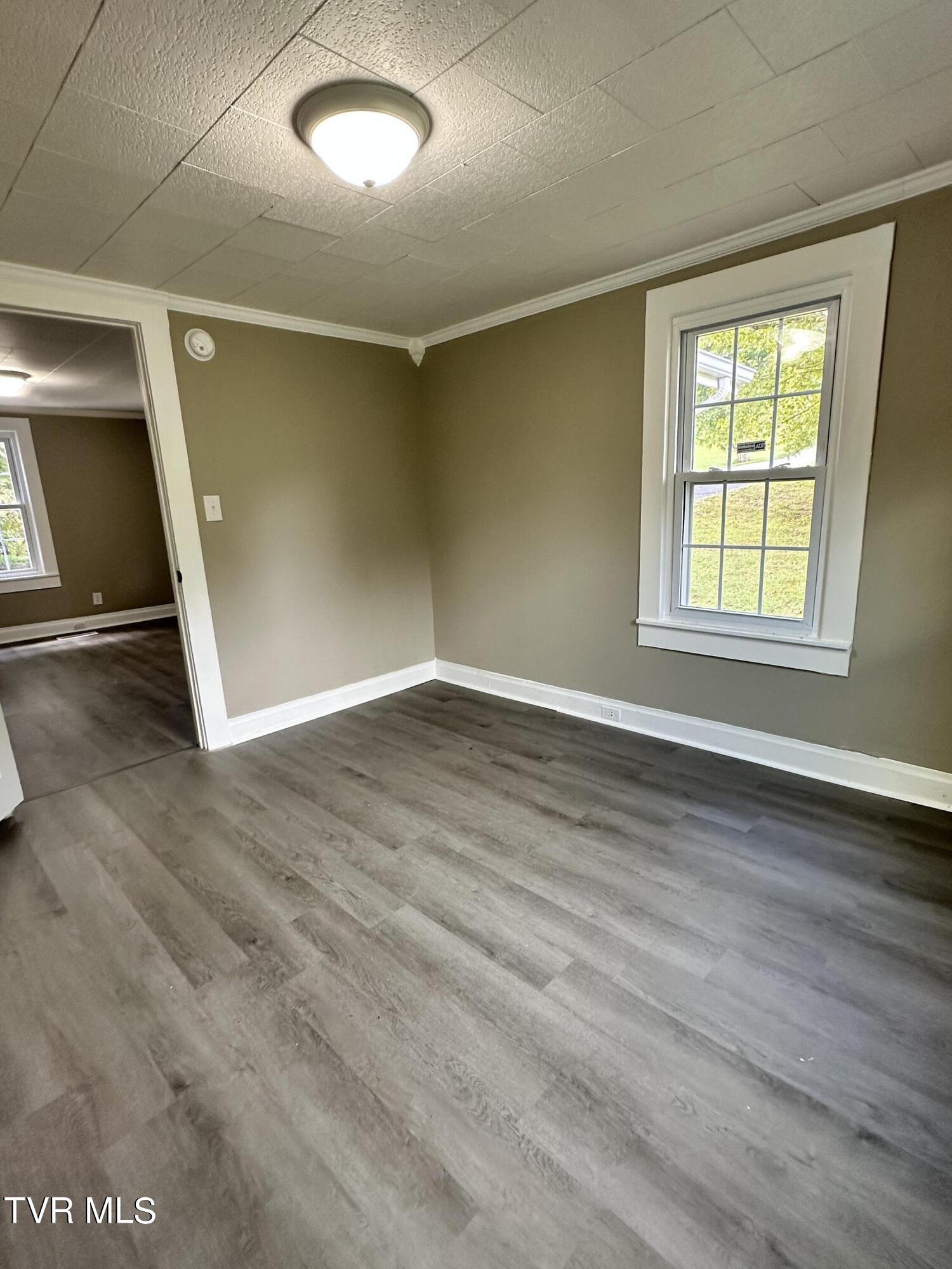 215 Hart Road Elizabethton, TN 37643 - Photo 6 of 18 IMG_2355