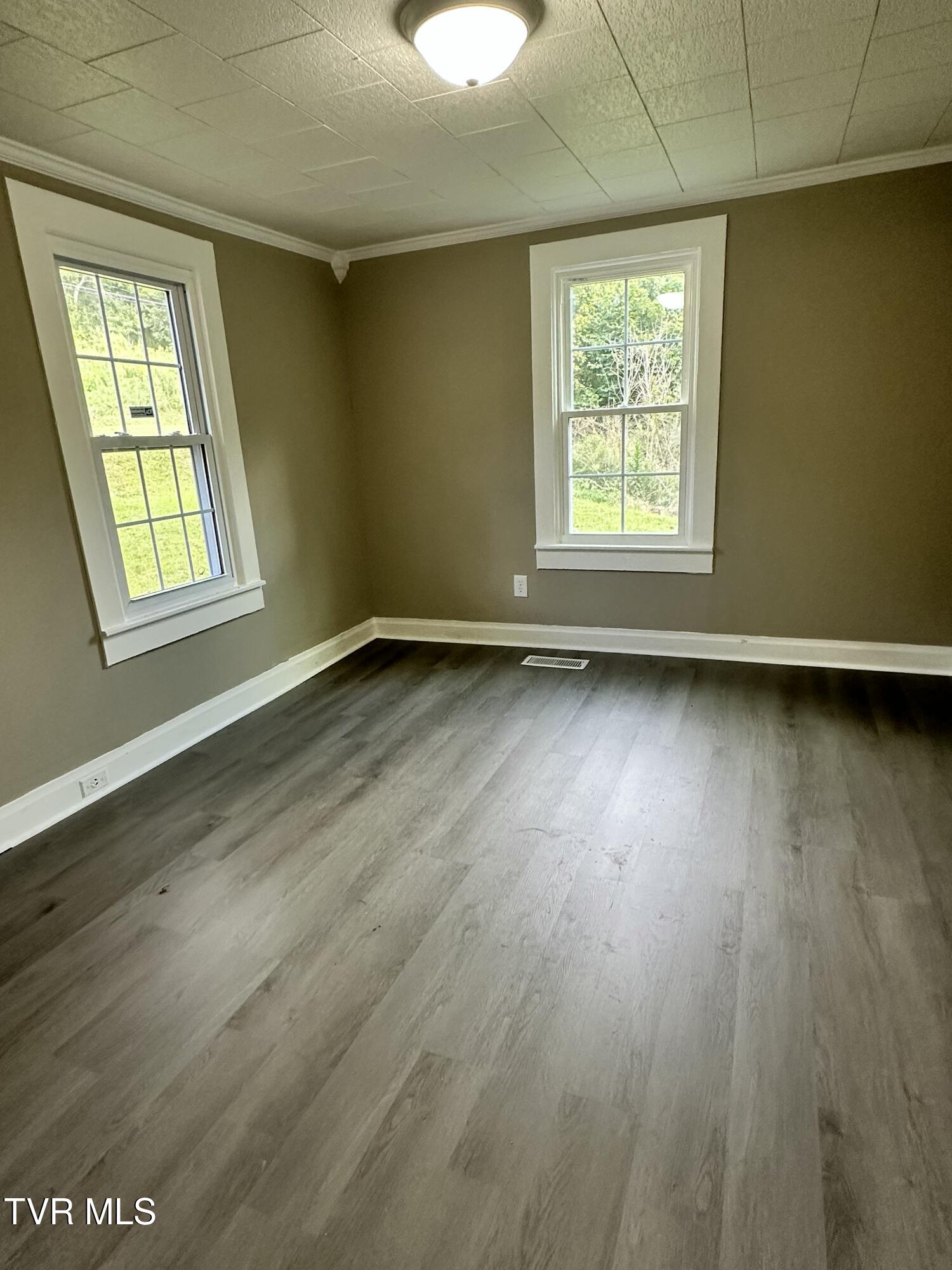 215 Hart Road Elizabethton, TN 37643 - Photo 7 of 18 IMG_2354