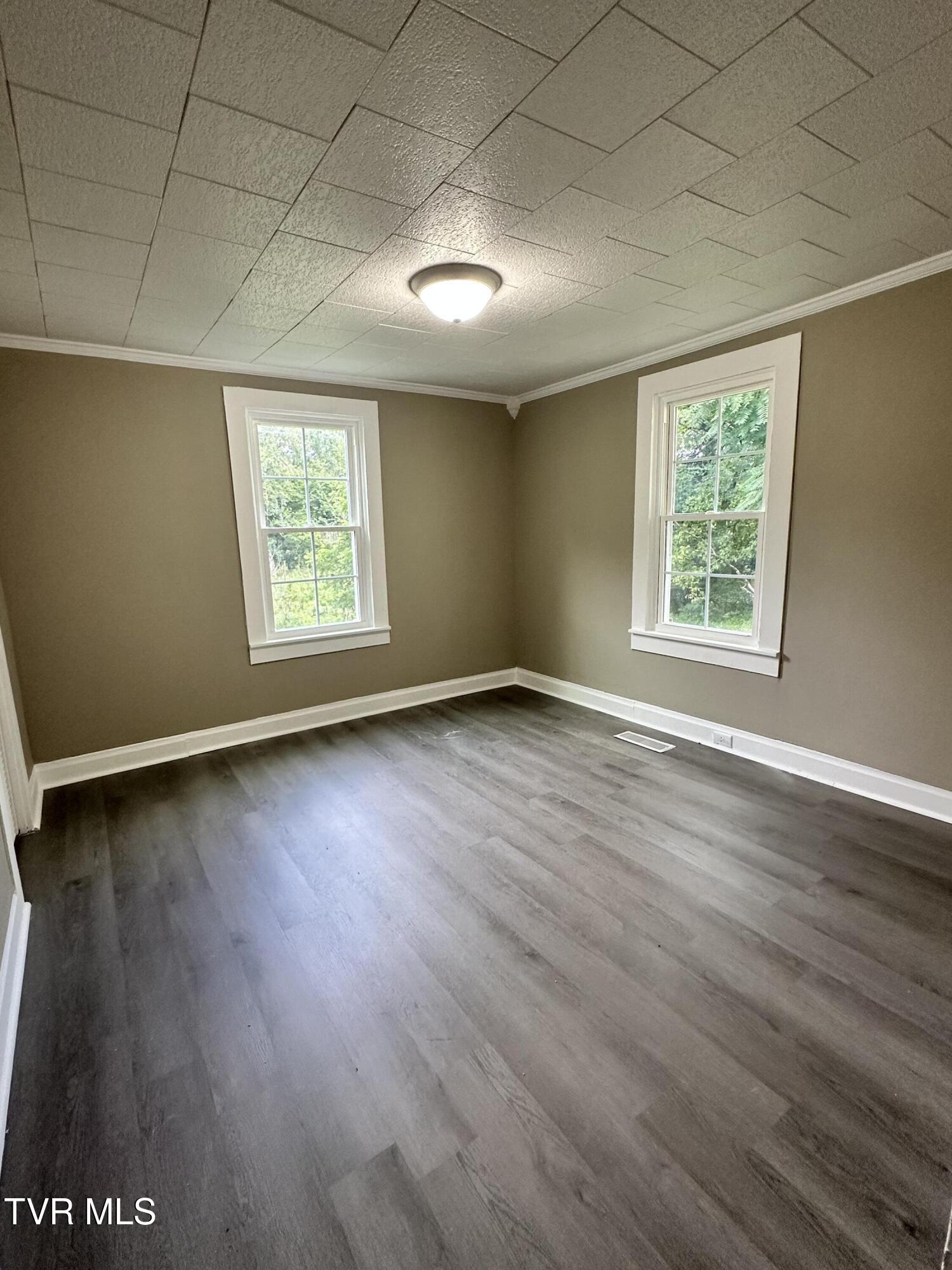 215 Hart Road Elizabethton, TN 37643 - Photo 8 of 18 IMG_2350