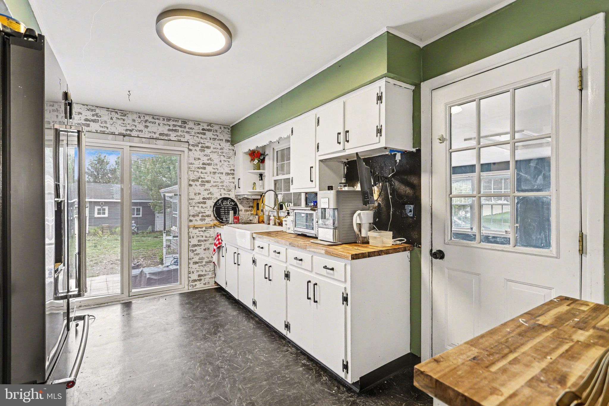 212 Barcroft Road York, PA 17406 - Photo 7 of 20 Gallery Image 7