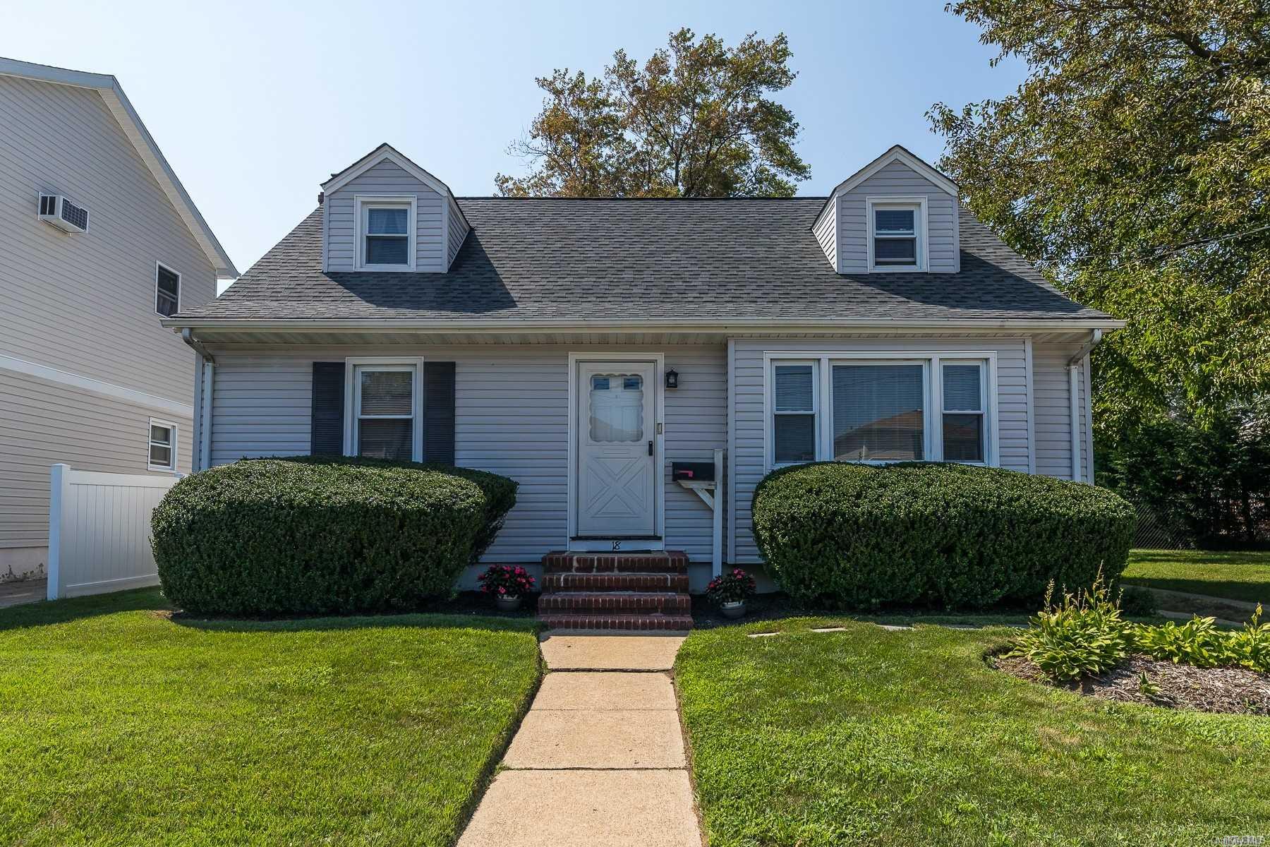 18 Oceanview Road Lynbrook, NY 11563 - Photo 1 of 1