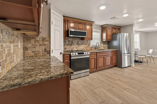 $1,350 | 705 Center Street, Richmond, TX 77469