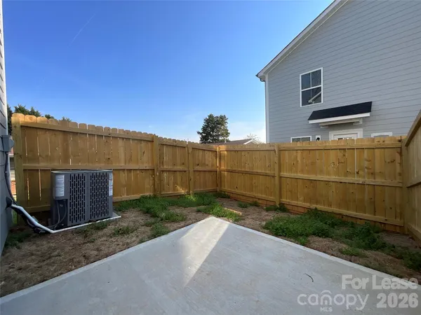 $1,675 | 130 18th Street Northwest, Hickory, NC 28602