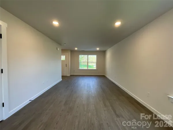 $1,675 | 130 18th Street Northwest, Hickory, NC 28602