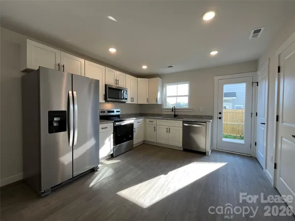 $1,675 | 130 18th Street Northwest, Hickory, NC 28602