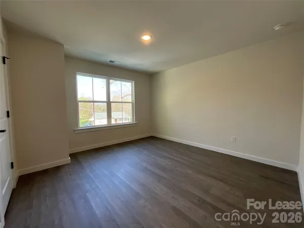 $1,675 | 130 18th Street Northwest, Hickory, NC 28602