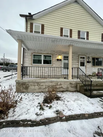 $1,600 | 302 Vine Street, Old Forge, PA 18518