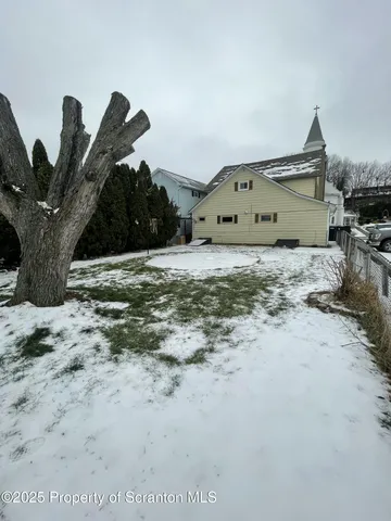 $1,600 | 302 Vine Street, Old Forge, PA 18518