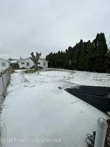 $1,600 | 302 Vine Street, Old Forge, PA 18518