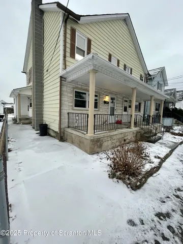 $1,600 | 302 Vine Street, Old Forge, PA 18518