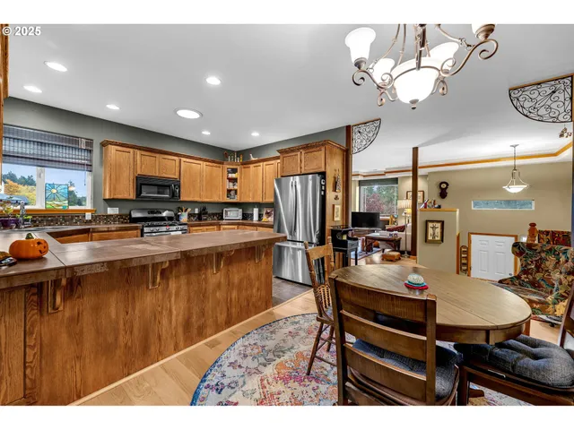 $564,900 | 1035 East Pioneer Loop, La Center, WA 98629