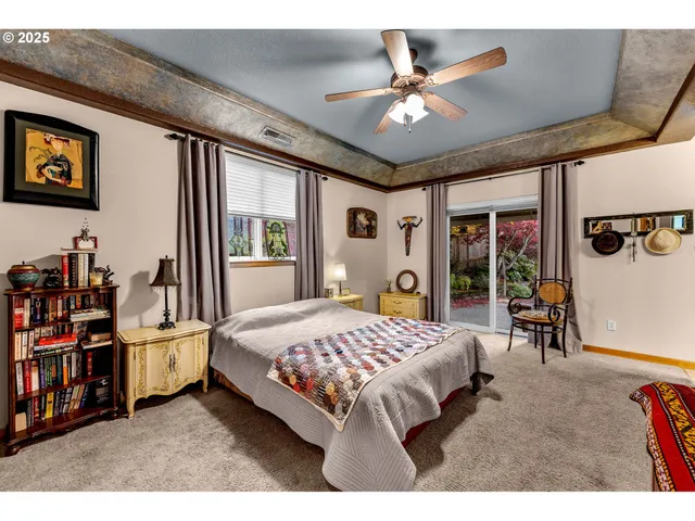 $564,900 | 1035 East Pioneer Loop, La Center, WA 98629