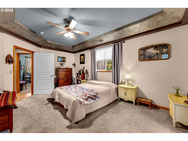 $564,900 | 1035 East Pioneer Loop, La Center, WA 98629