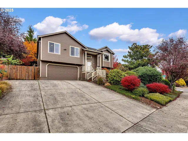 $564,900 | 1035 East Pioneer Loop, La Center, WA 98629