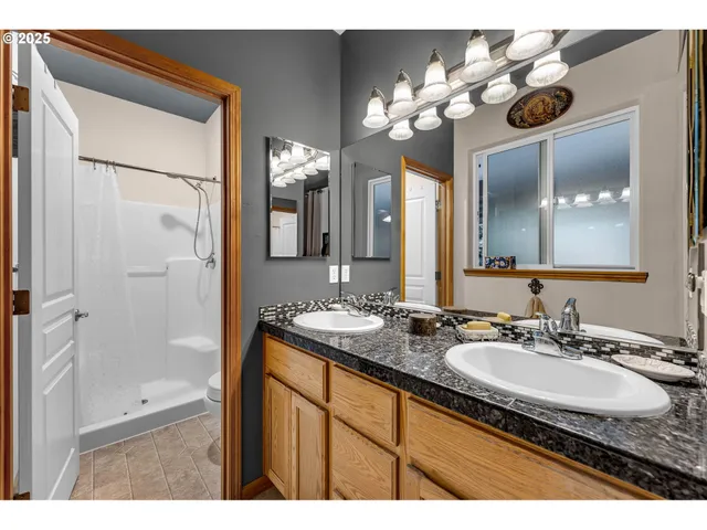 $564,900 | 1035 East Pioneer Loop, La Center, WA 98629