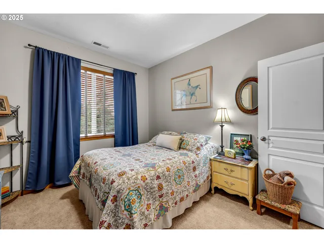 $564,900 | 1035 East Pioneer Loop, La Center, WA 98629