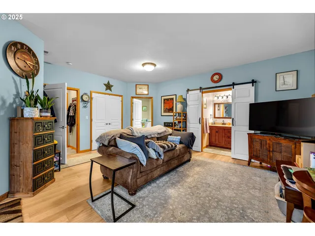 $564,900 | 1035 East Pioneer Loop, La Center, WA 98629