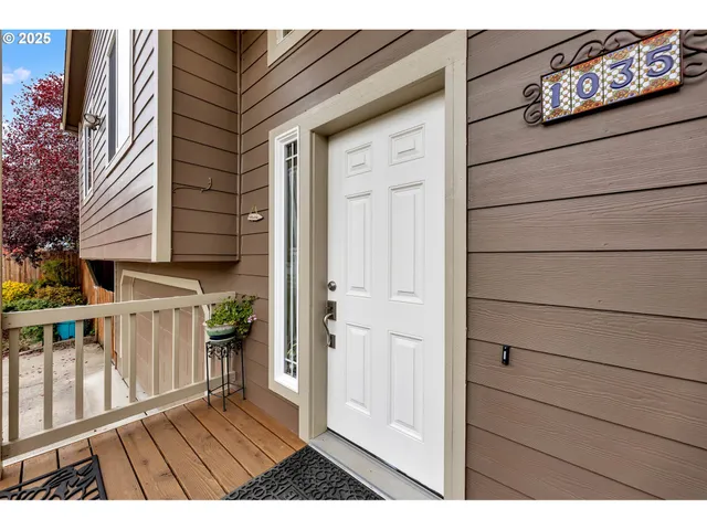 $564,900 | 1035 East Pioneer Loop, La Center, WA 98629