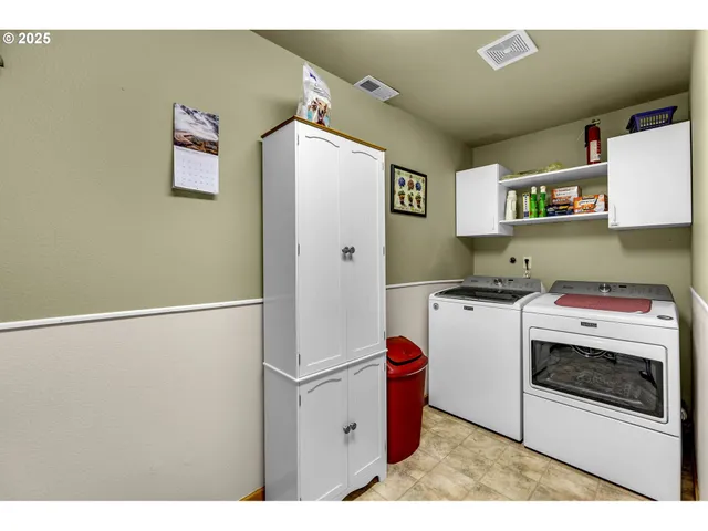 $564,900 | 1035 East Pioneer Loop, La Center, WA 98629