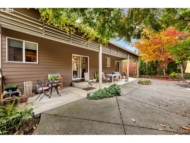 $564,900 | 1035 East Pioneer Loop, La Center, WA 98629