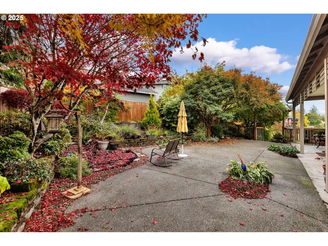 $564,900 | 1035 East Pioneer Loop, La Center, WA 98629