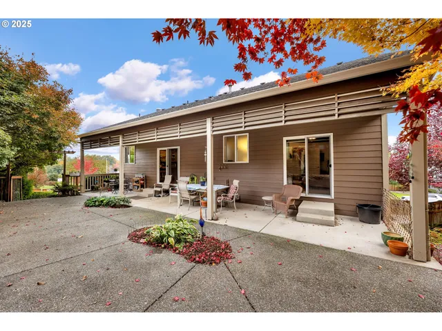 $564,900 | 1035 East Pioneer Loop, La Center, WA 98629