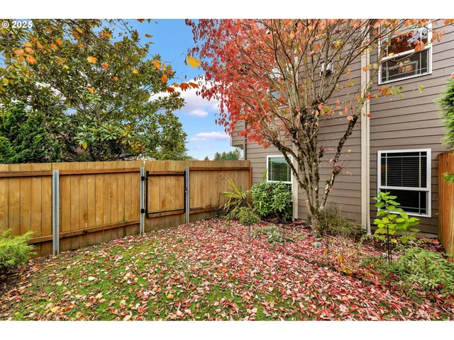 $564,900 | 1035 East Pioneer Loop, La Center, WA 98629