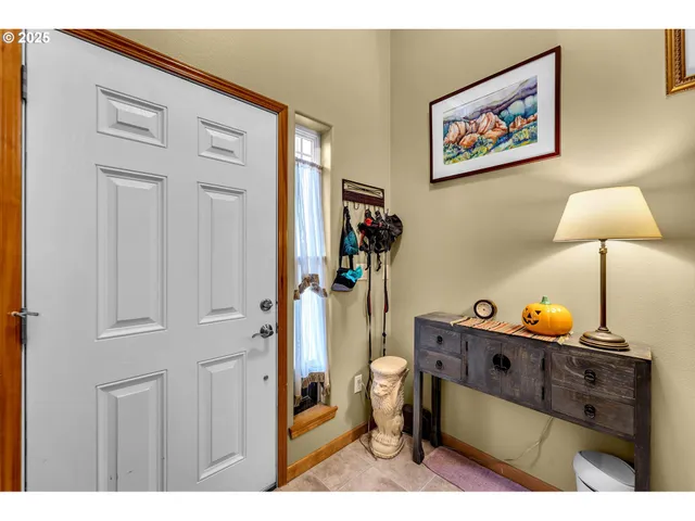 $564,900 | 1035 East Pioneer Loop, La Center, WA 98629