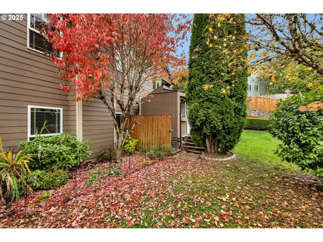 $564,900 | 1035 East Pioneer Loop, La Center, WA 98629