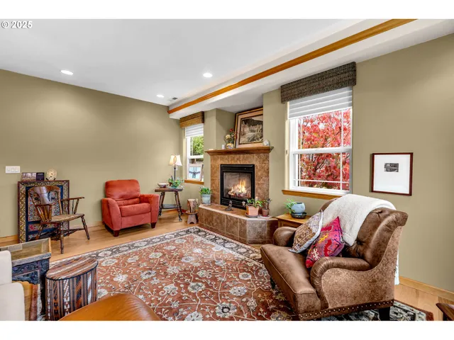 $564,900 | 1035 East Pioneer Loop, La Center, WA 98629