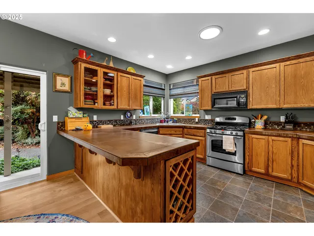 $564,900 | 1035 East Pioneer Loop, La Center, WA 98629