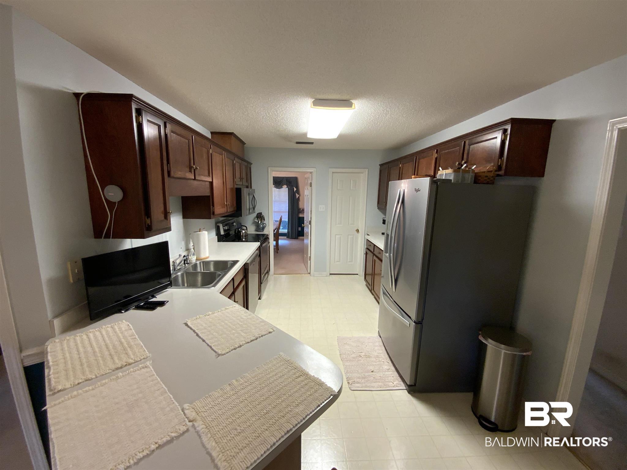 30949 Wellington Court Daphne, AL 36527 - Photo 9 of 22 Kitchen