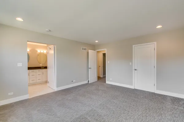 $4,147 | 3119 Lake Avenue, Unit E, Wilmette, IL 60091